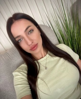У меня ты найдешь непревзойденное сочетание страсти и нежности. Я создам для тебя атмосферу полного расслабления и наслаждения. Мои услуги включают классический и эротический массаж, оральный и классический секс, разнообразные игры и ролевые сценарии. Я живу в Москве и готова принять тебя в своей уютной и безопасной атмосфере. Мои фото и отзывы доступны по запросу. Не упусти возможность испытать незабываемое удовольствие! 💋 Марьяна